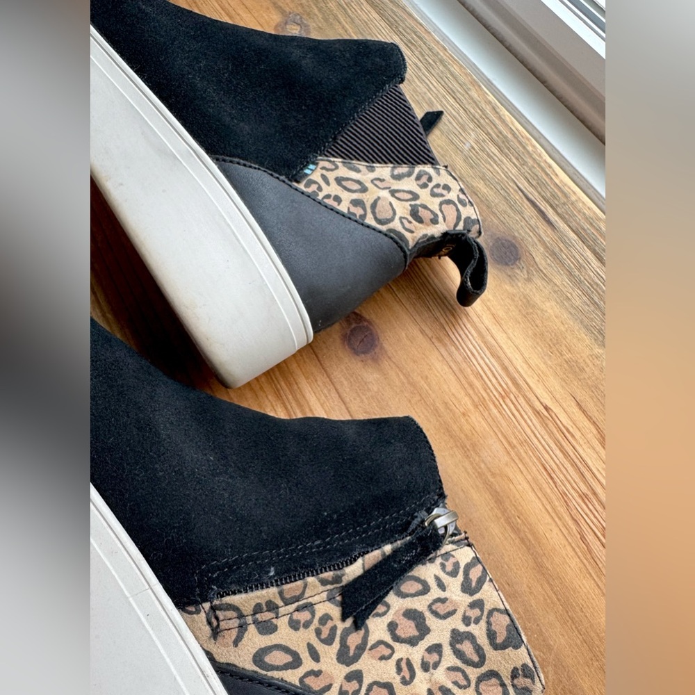 TOMS Women's Black JAMIE Leopard Suede Wedge Side Zip Ankle Booties 9.5 Chuka - Picture 5 of 8